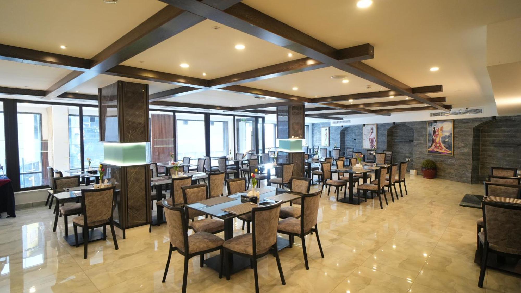 Luxury Palace Hotel Amman Buitenkant foto